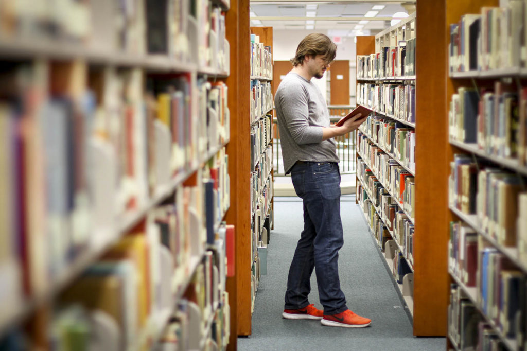 Student in Kares Library