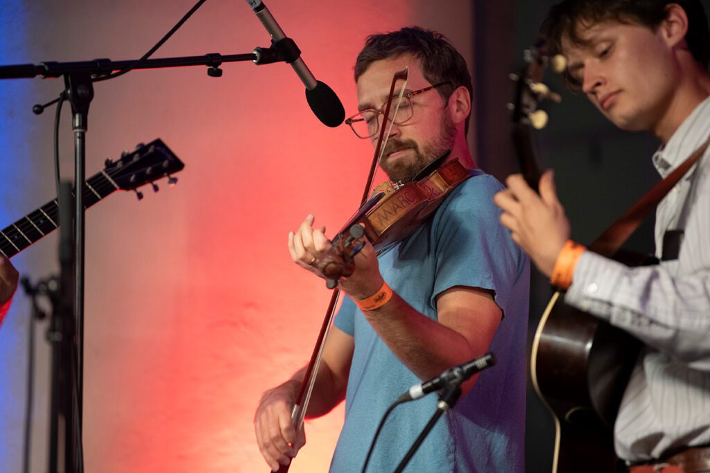 Maw Performing for the 2025 Fiddle Championship