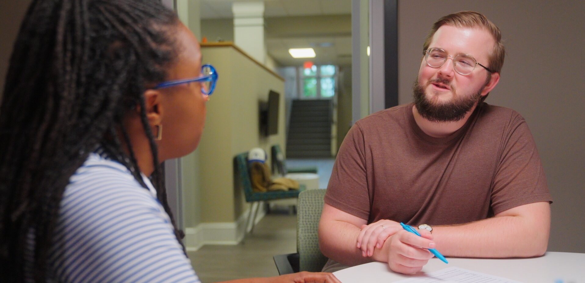 Advisor meets with student